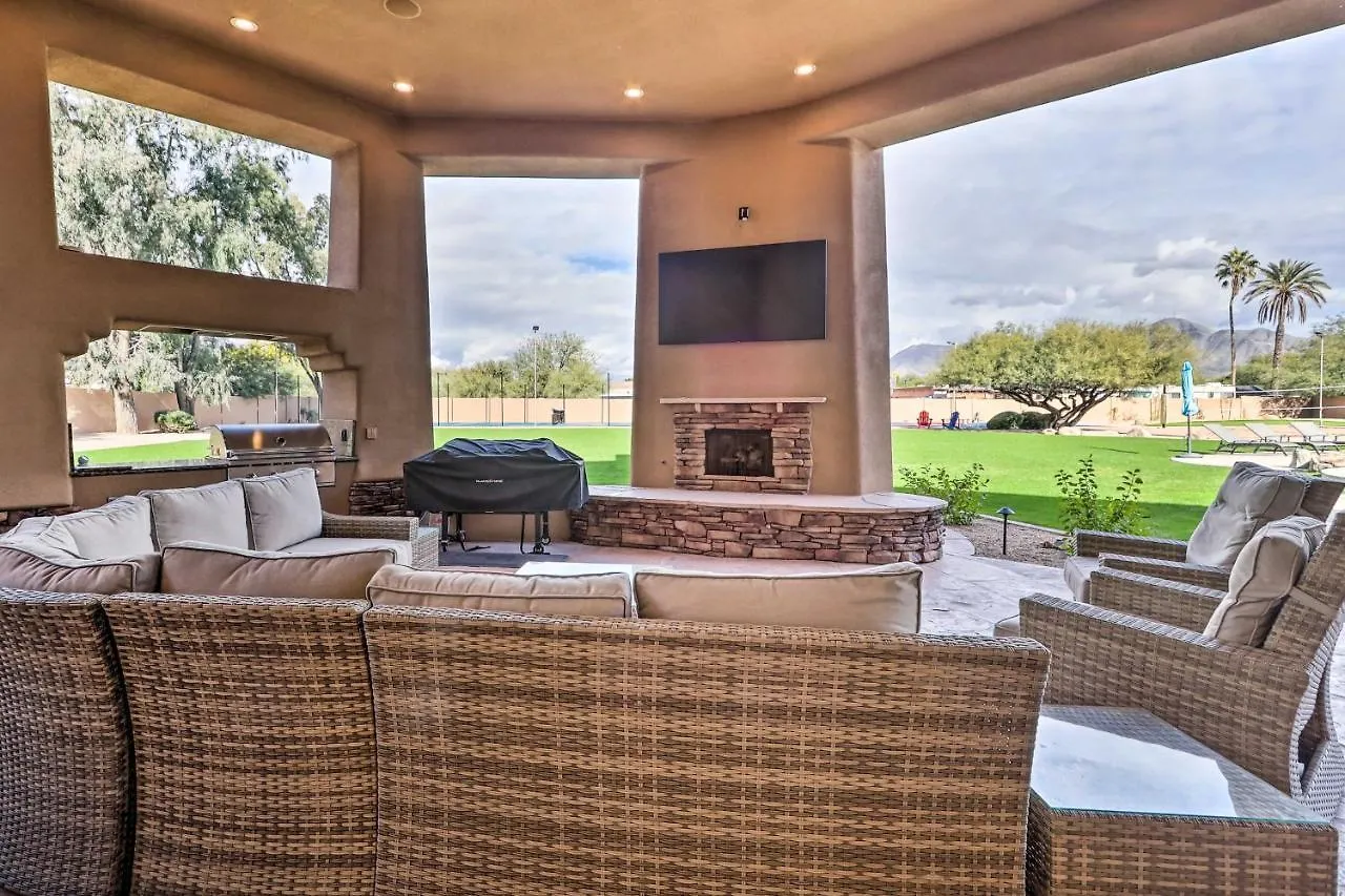 Lavish Estate With Sports Court And Home Theater! Scottsdale