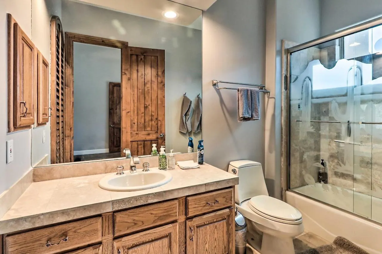 Lavish Estate With Sports Court And Home Theater! Scottsdale