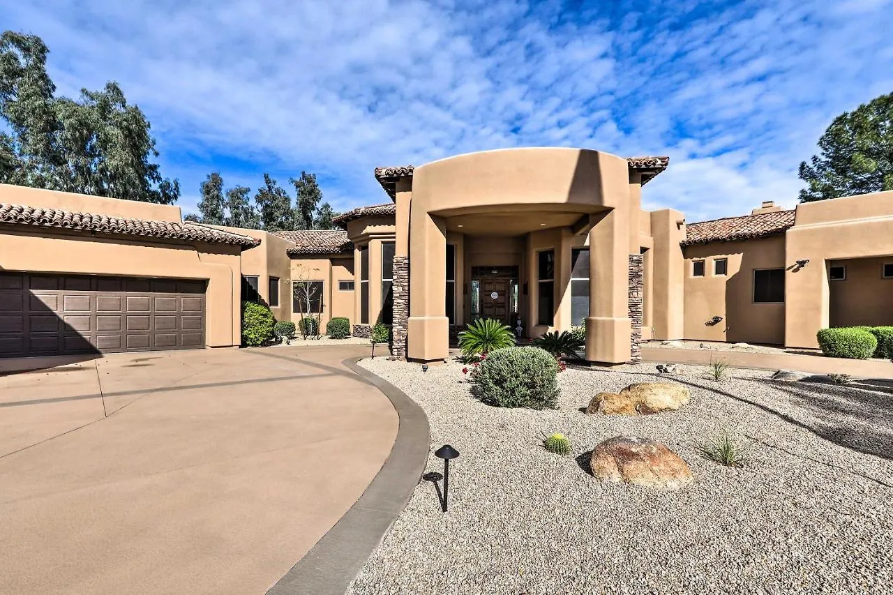 Lavish Estate With Sports Court And Home Theater! Scottsdale